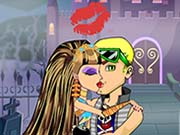 Play Cleo And Deuce Kissing