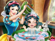 Play Snow White Baby Wash